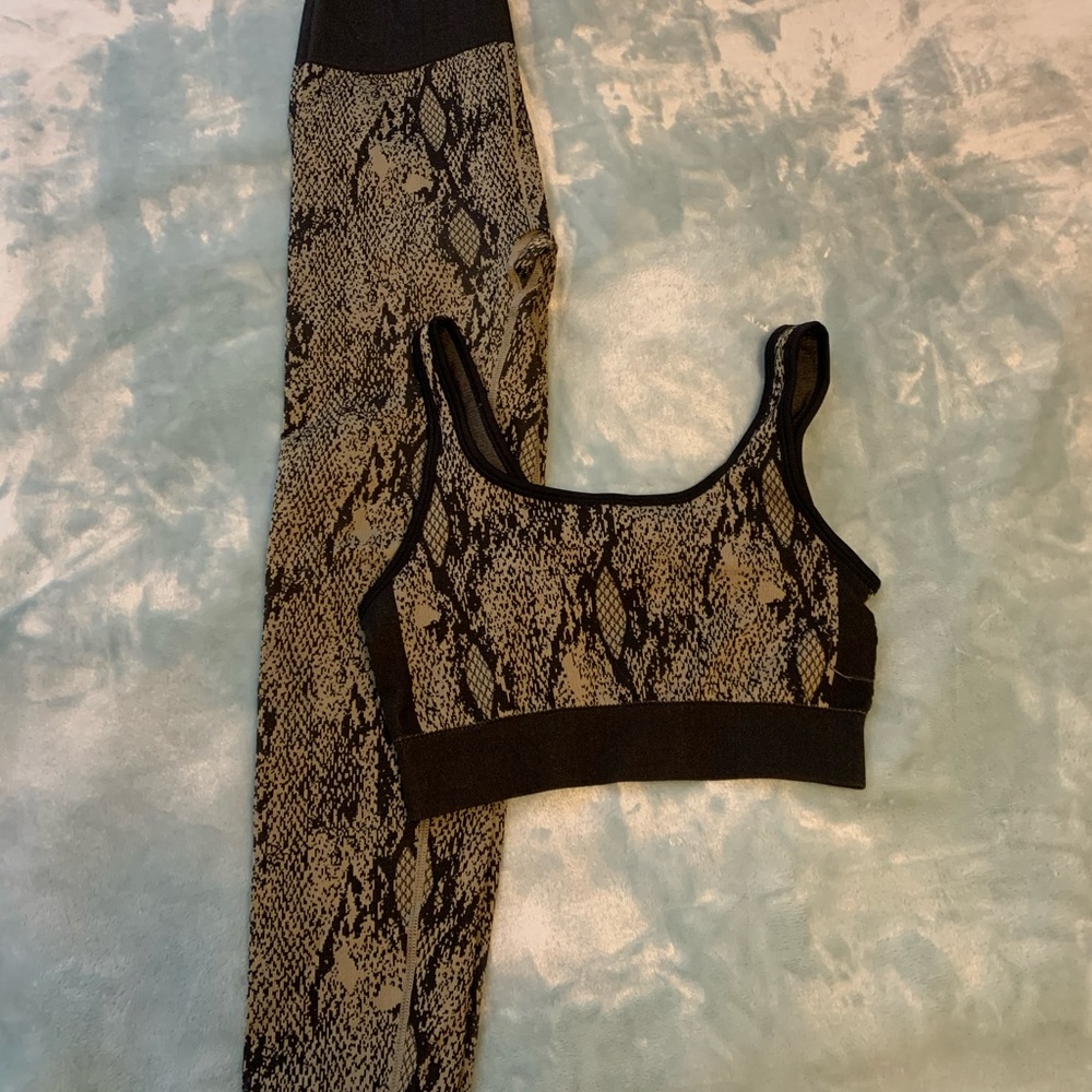 Fabletics Synchronize Size Medium - image 2